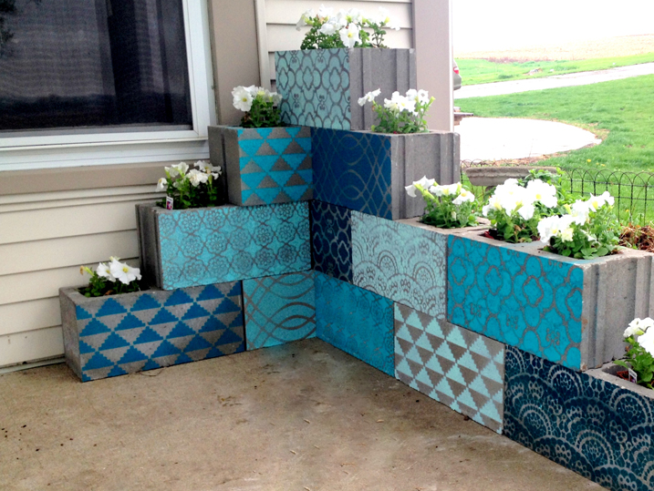 stenciled-cinderblock-planters-after