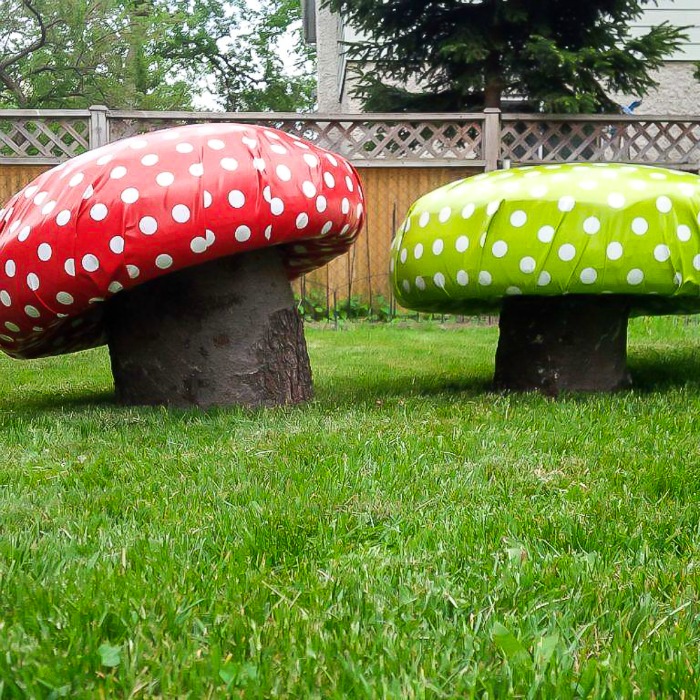 Green and red mushroom garden stools - perfect for the backyard /Grillo Designs www.grillo-designs.com