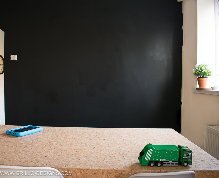 the best way to paint a chalkboard wall (blackboard wall) / grillo designs www.grillo-designs.com