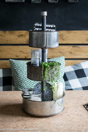Industrial style baking tin stand / Grillo Designs