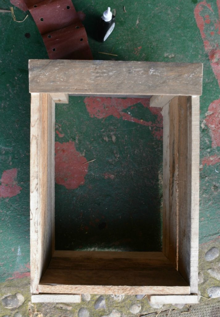 How To Make a Wooden Pallet Side Table • Grillo Designs