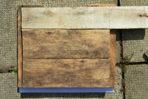 How To Make a Wooden Pallet Side Table • Grillo Designs