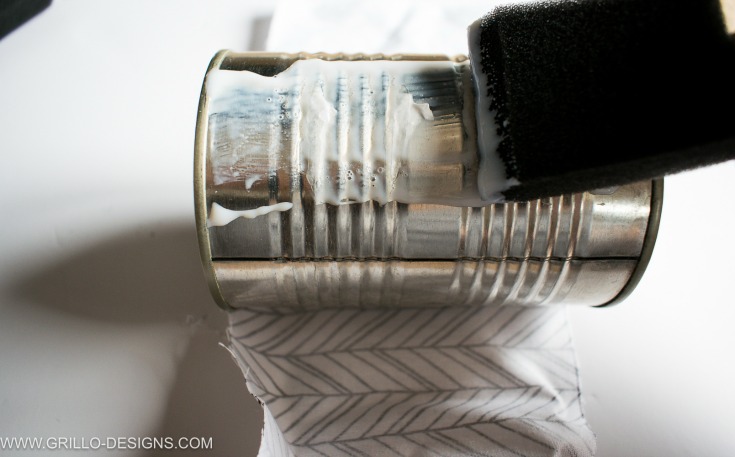 Apply glue to tin can to make this diy pencil holder / Grillo Designs www.grillo-designs.com