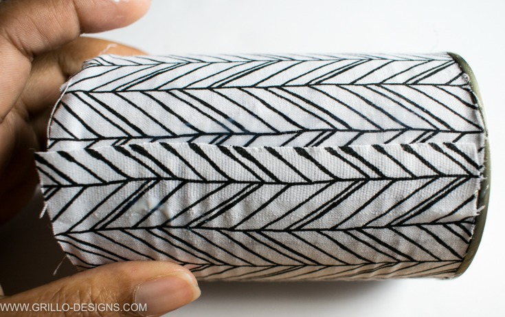 Wrap fabric around tin can to make a stylish pencil holder / Grillo Designs www.grillo-designs.com