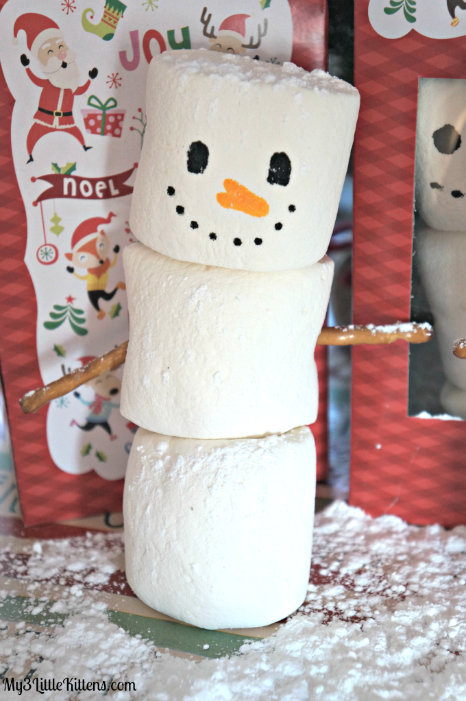 Edible Marshmallow Snowmen / DIY Snowman Decorations / Grillo Designs www.grillo-designs.com