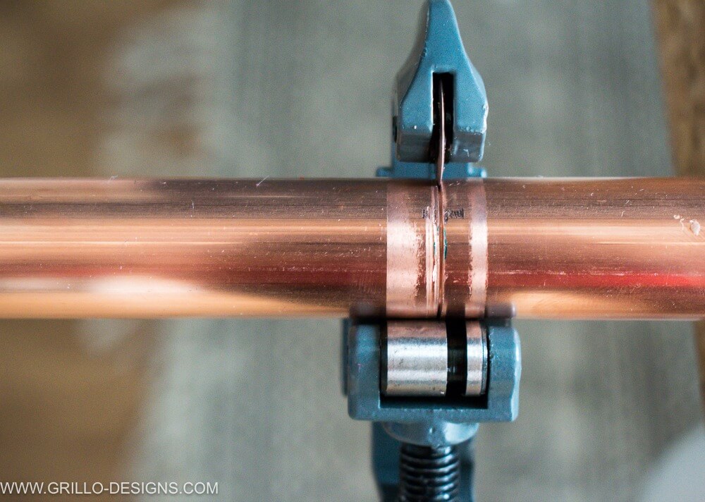 Cut the copper pipes for the frame of the rolling bar cart / grillo designs